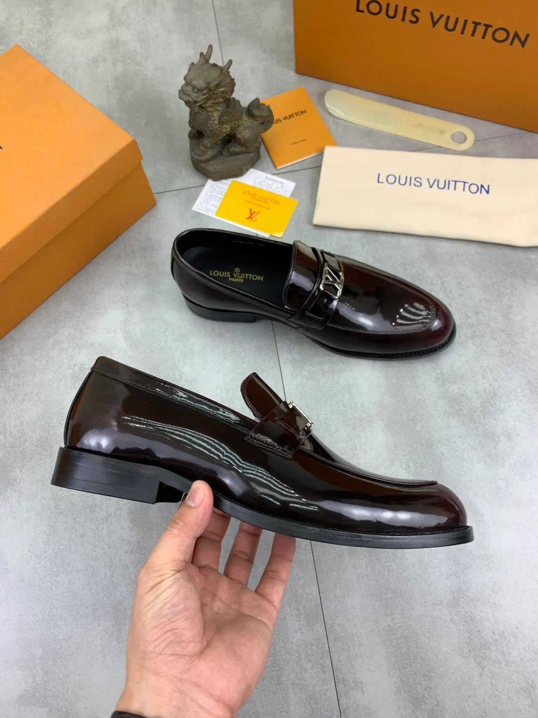 Men's shoes 💰P460💰[New model] Water-dyed cow lining 🆘 LV Louis Vuitton business leather shoes, made of original imported Italian 🇮🇹 calfskin, full cowhide lining, carefully handmade by professional shoemakers, the original version is specially designed for wear-resistant outsole. Standard code: 39-45 5️⃣color🉑️select
